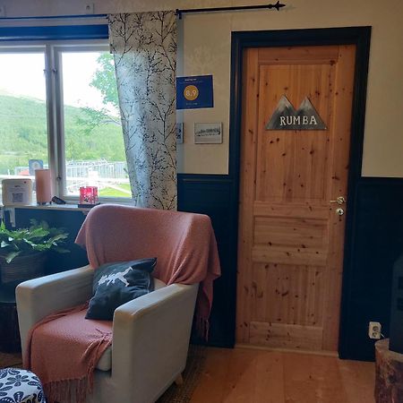 كيرونا Husky Lodge Hostel المظهر الخارجي الصورة